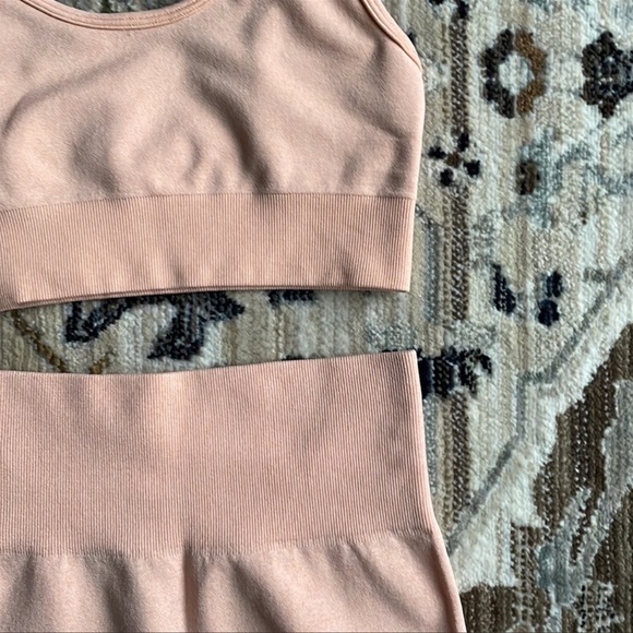 Seamless Workout Set - Picture 3 of 9